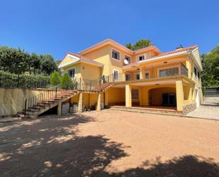 Exterior view of House or chalet for sale in San Lorenzo de El Escorial  with Air Conditioner, Heating and Private garden