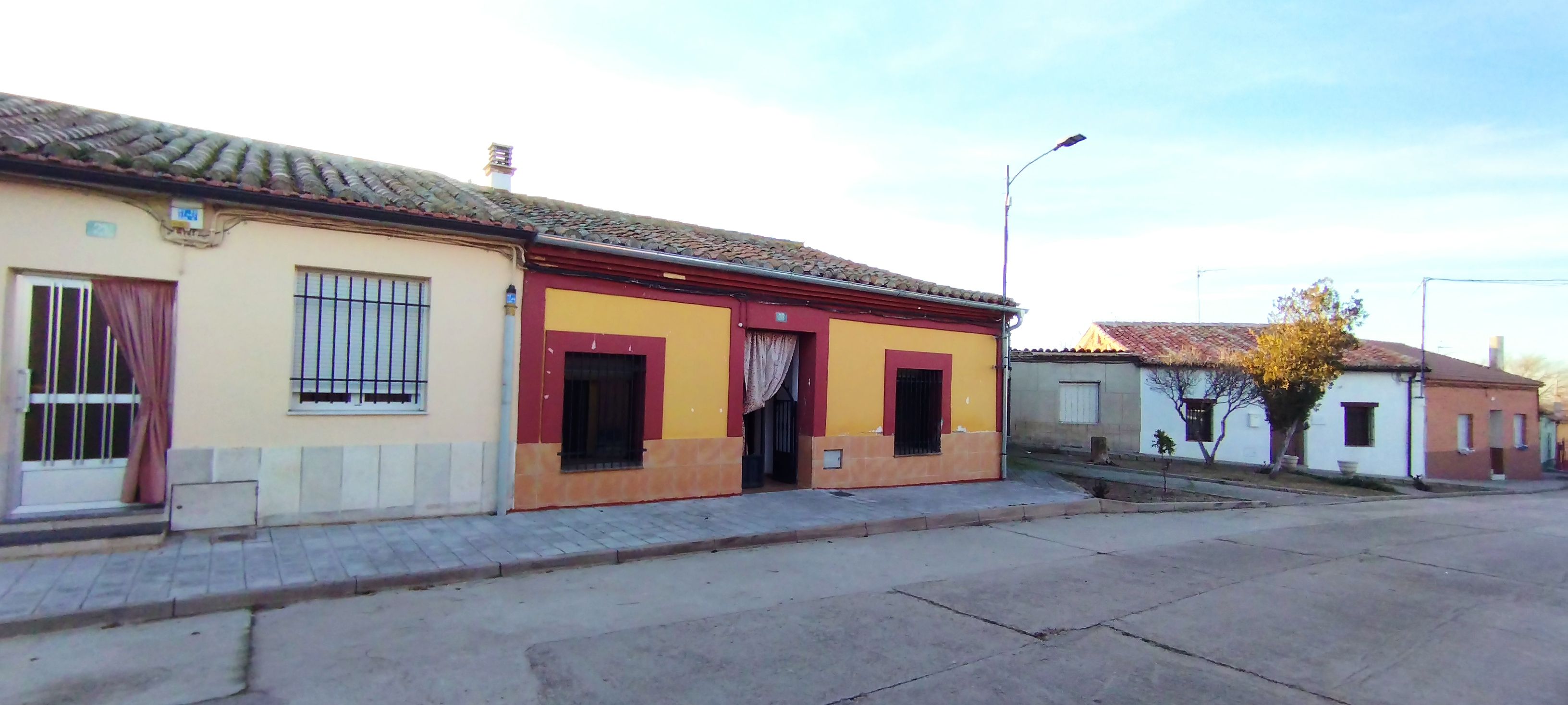 Vista exterior de Casa o xalet en venda en Rubí de Bracamonte amb Calefacció, Traster i Moblat