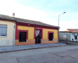 Exterior view of House or chalet for sale in Rubí de Bracamonte  with Storage room and Furnished