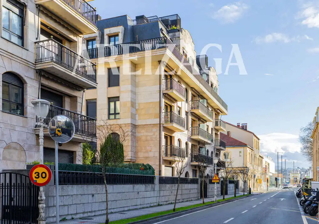 Vista exterior de Pis en venda en Donostia - San Sebastián  amb Aire condicionat, Calefacció i Terrassa