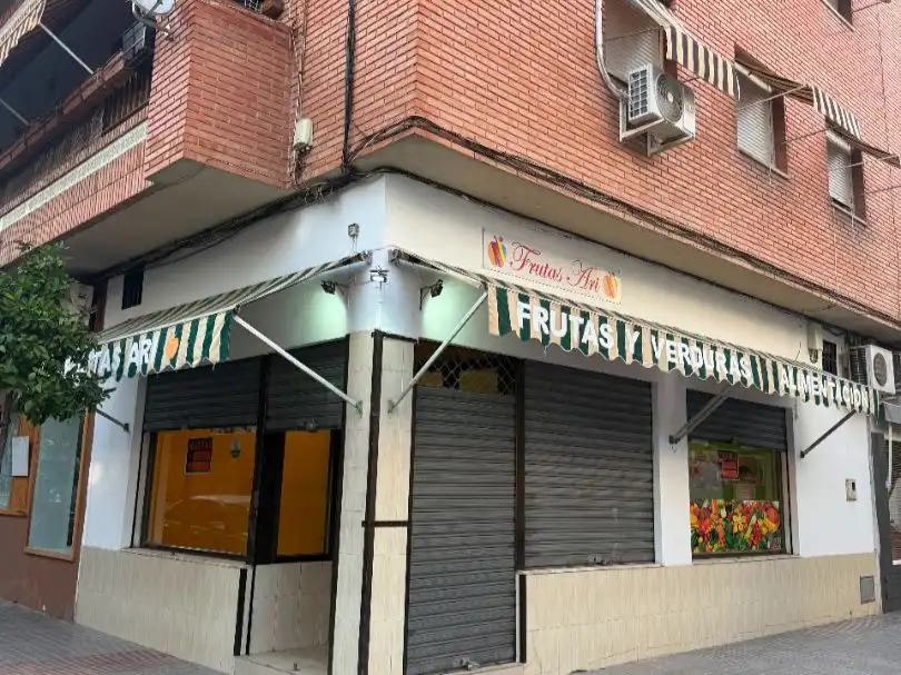 Geschaftsraum zur Miete in Levante