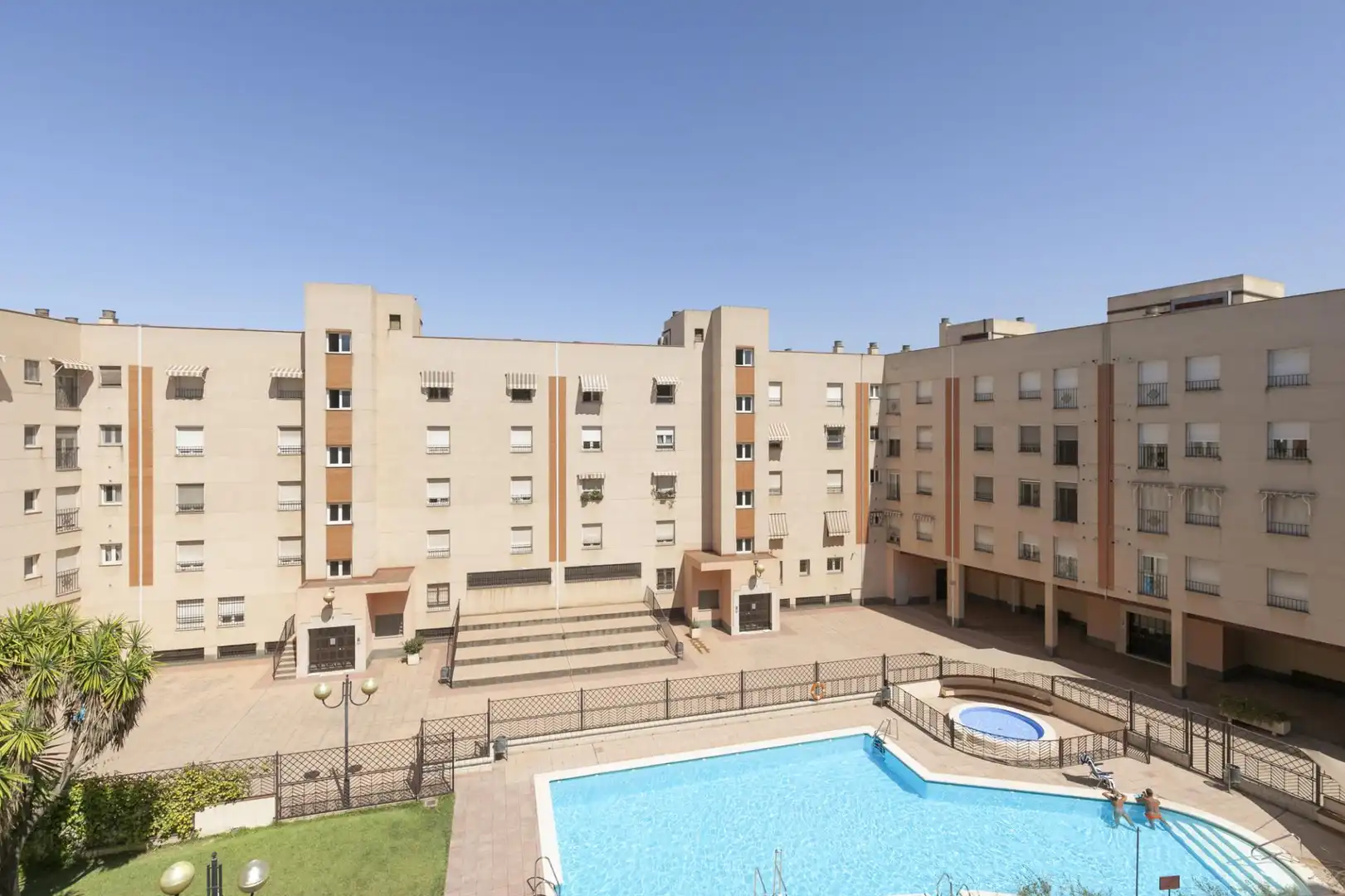 Vista exterior de Apartamento en venta en Granada con Piscina comunitaria