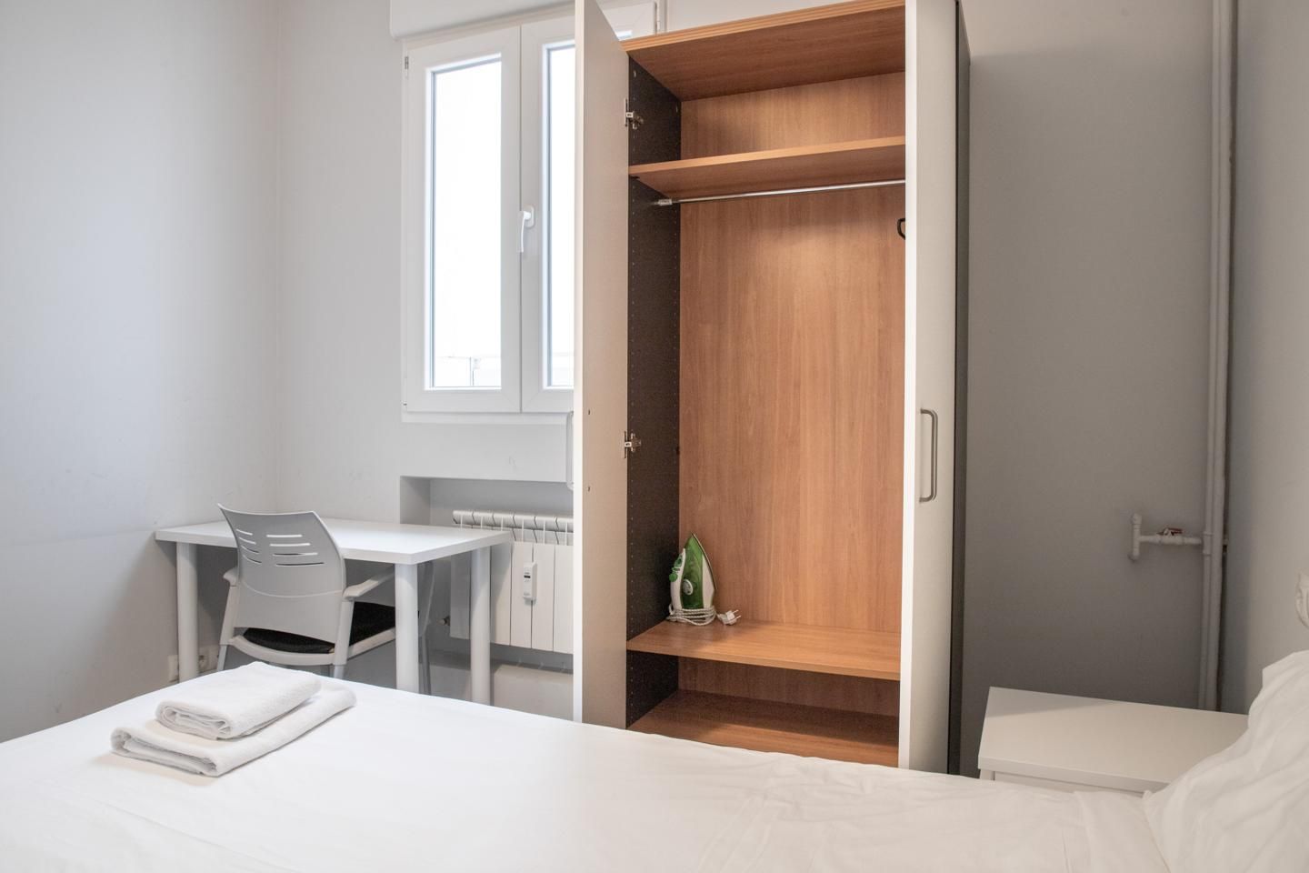 Bedroom of Flat to rent in  Madrid Capital  with Air Conditioner, Heating and Parquet flooring