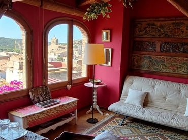 Casa rústica con balcón en venta en Poble