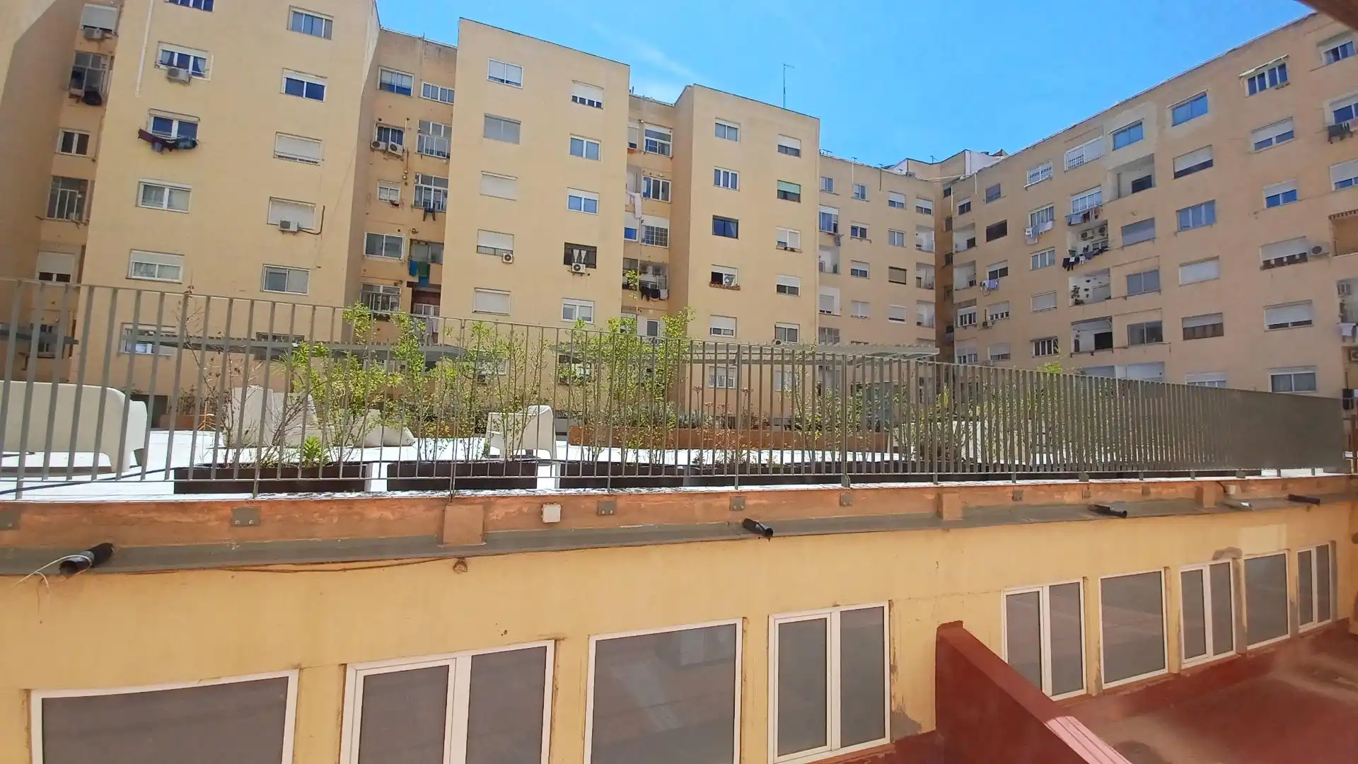 Vista exterior de Pis en venda en Valencia amb Piscina comunitària