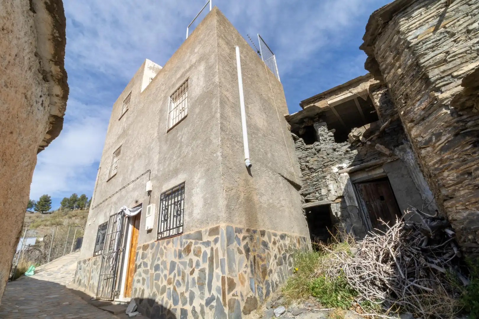 Vista exterior de Casa o xalet en venda en Velefique amb Terrassa i Balcó