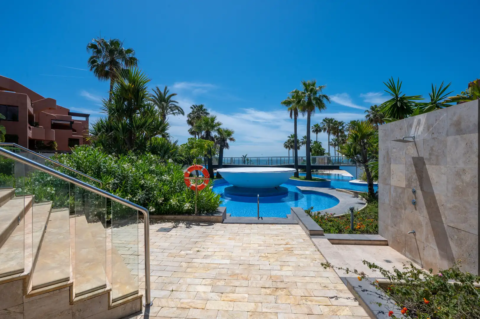 Piscina de Apartamento de alquiler en Estepona con Aire acondicionado, Terraza y Piscina