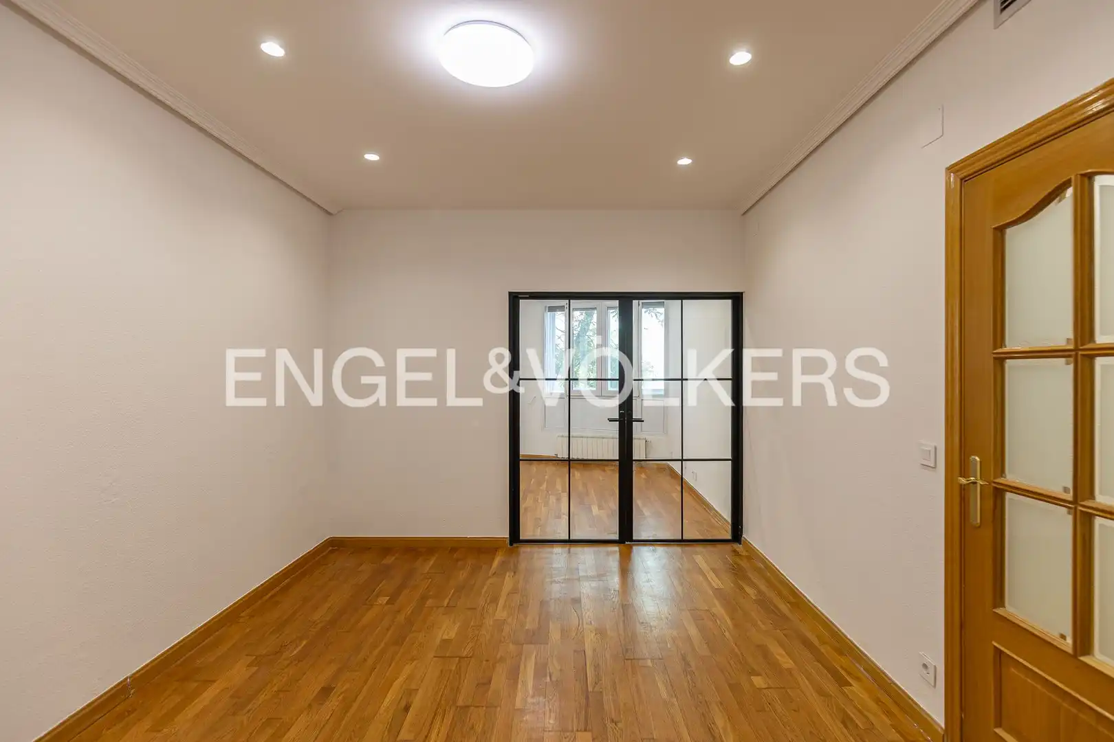 Flat for rent in Madrid  with Heating