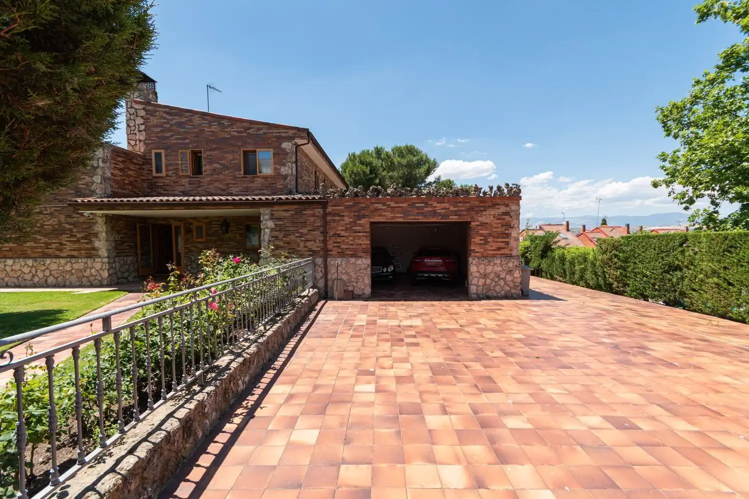 Vista exterior de Casa o xalet en venda en Tres Cantos amb Calefacció i Traster