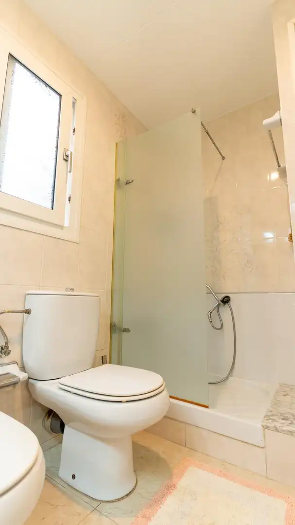 Baño de Casa adosada en venta en L'Hospitalet de Llobregat con Terraza