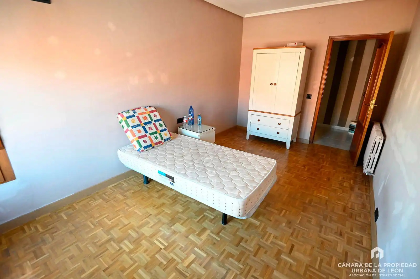 Habitación de Piso en venta en León Capital  con Calefacción y Trastero