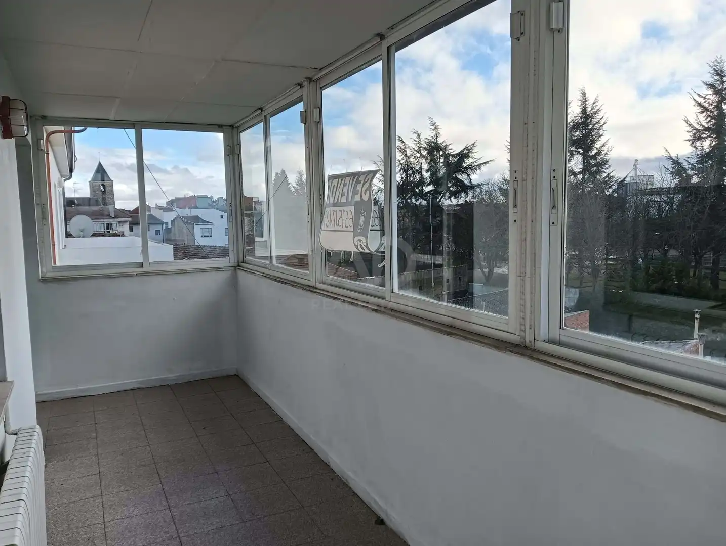 Vista exterior de Àtic en venda en La Bañeza  amb Calefacció i Terrassa