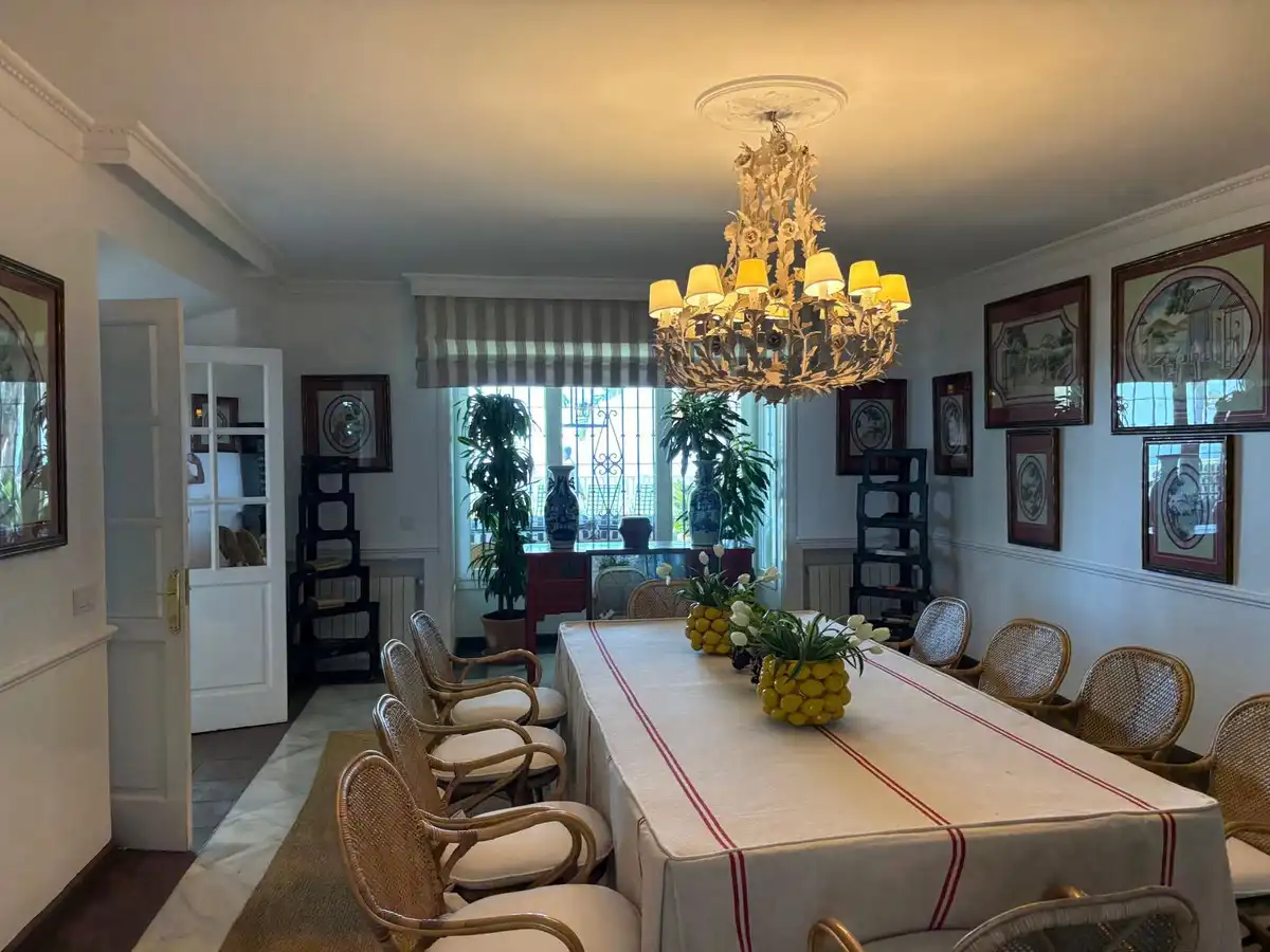 Menjador de Casa o xalet de lloguer en Estepona amb Aire condicionat, Jardí privat i Terrassa