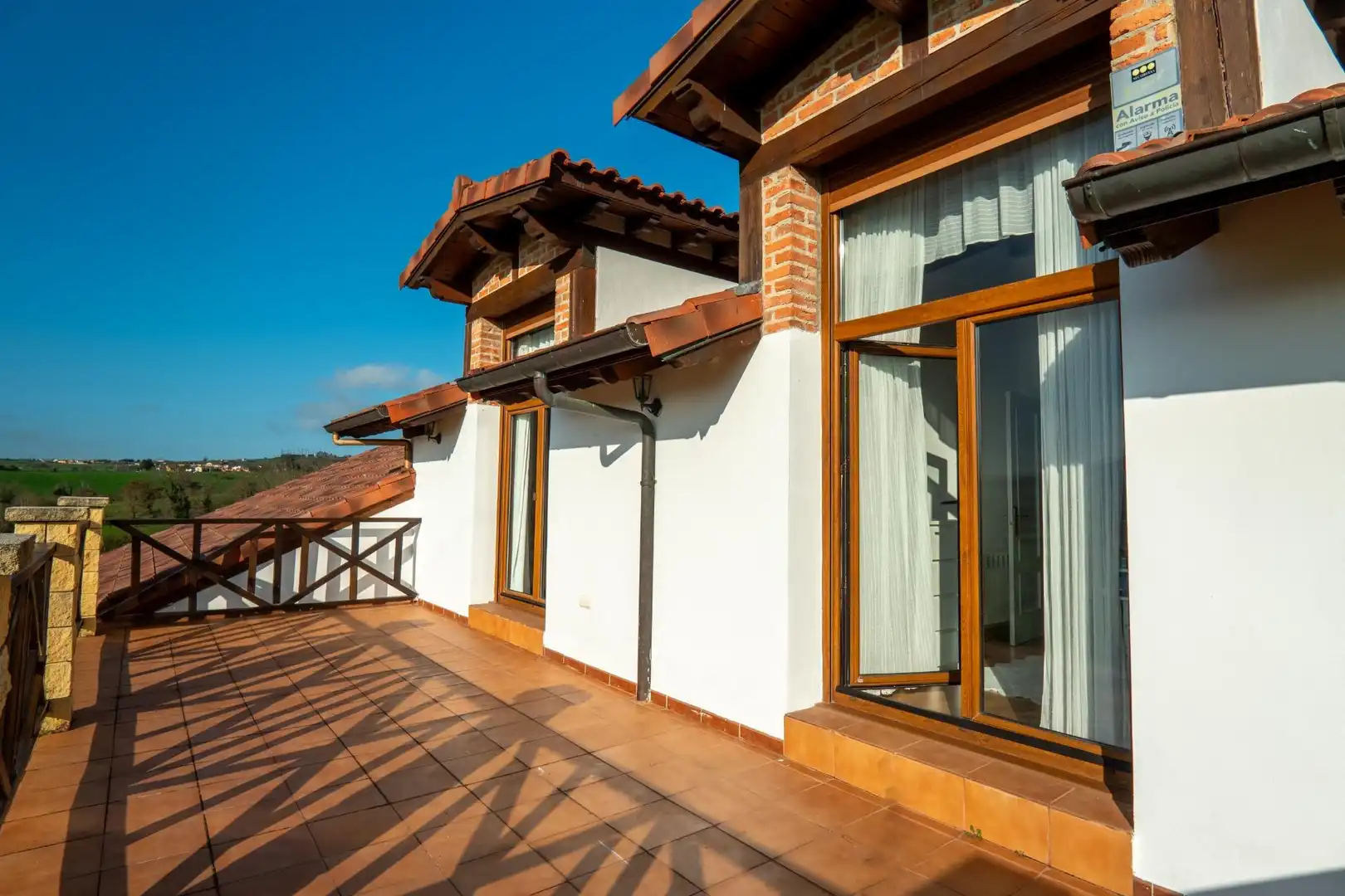 Vista exterior de Casa o xalet en venda en Santillana del Mar amb Calefacció, Jardí privat i Terrassa