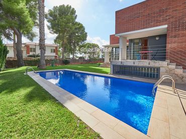 Villa mit Pool zum Verkauf in Mar del Japo
