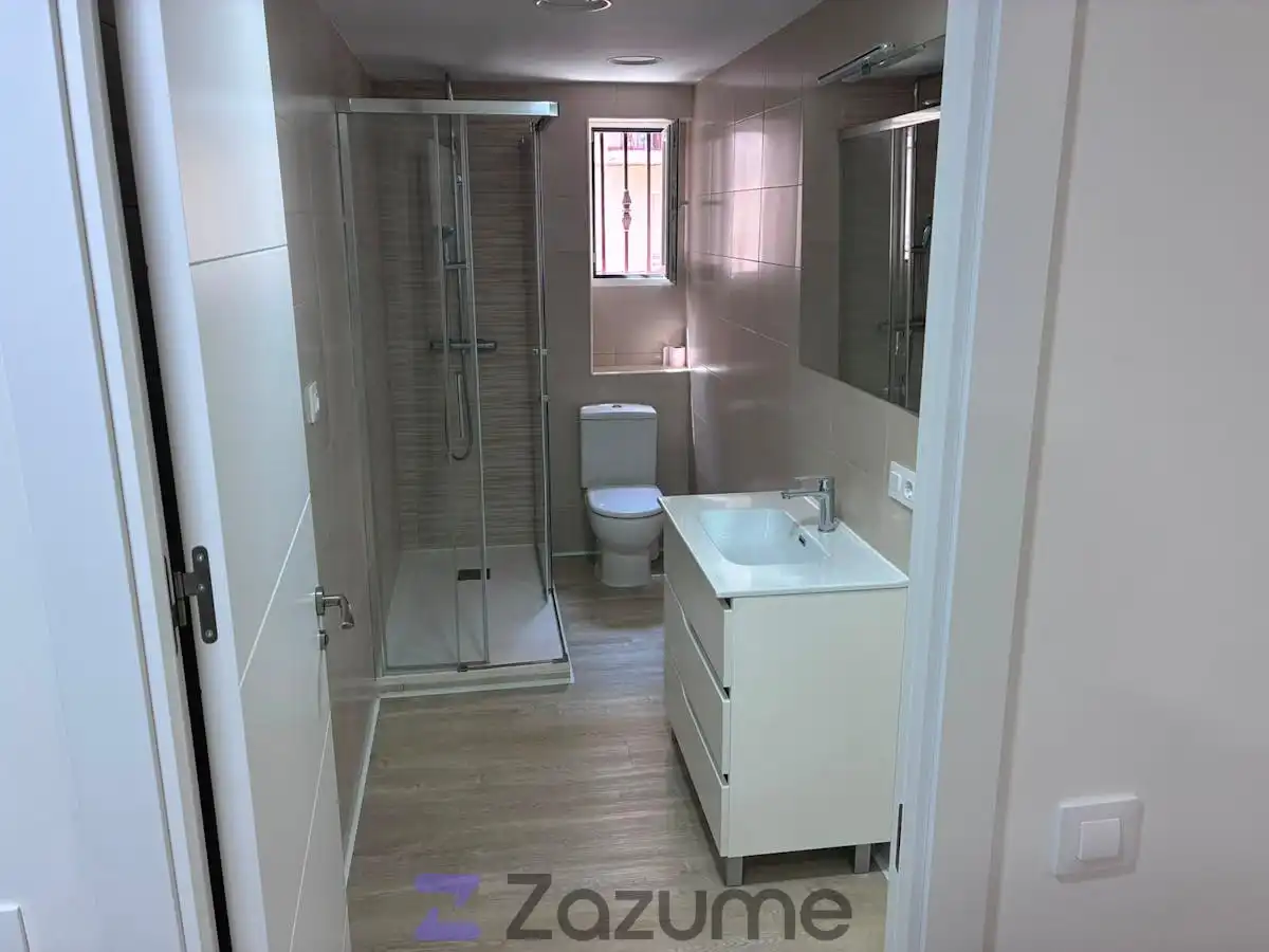 Baño de Piso de alquiler en Madrid con Aire acondicionado, Calefacción y Horno