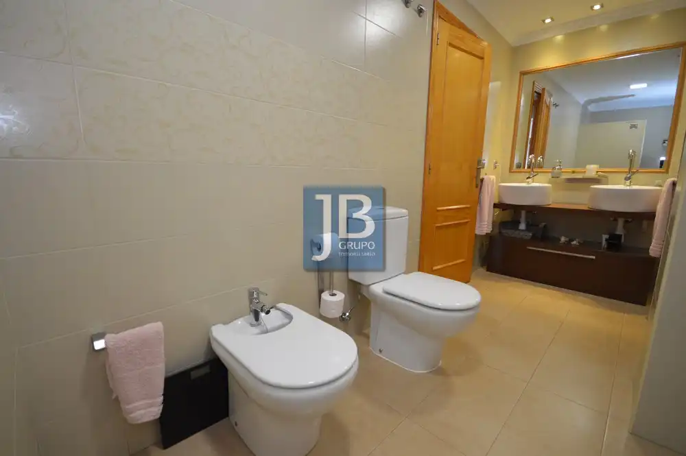 Baño de Piso en venta en La Llosa de Ranes con Aire acondicionado, Horno y Balcón