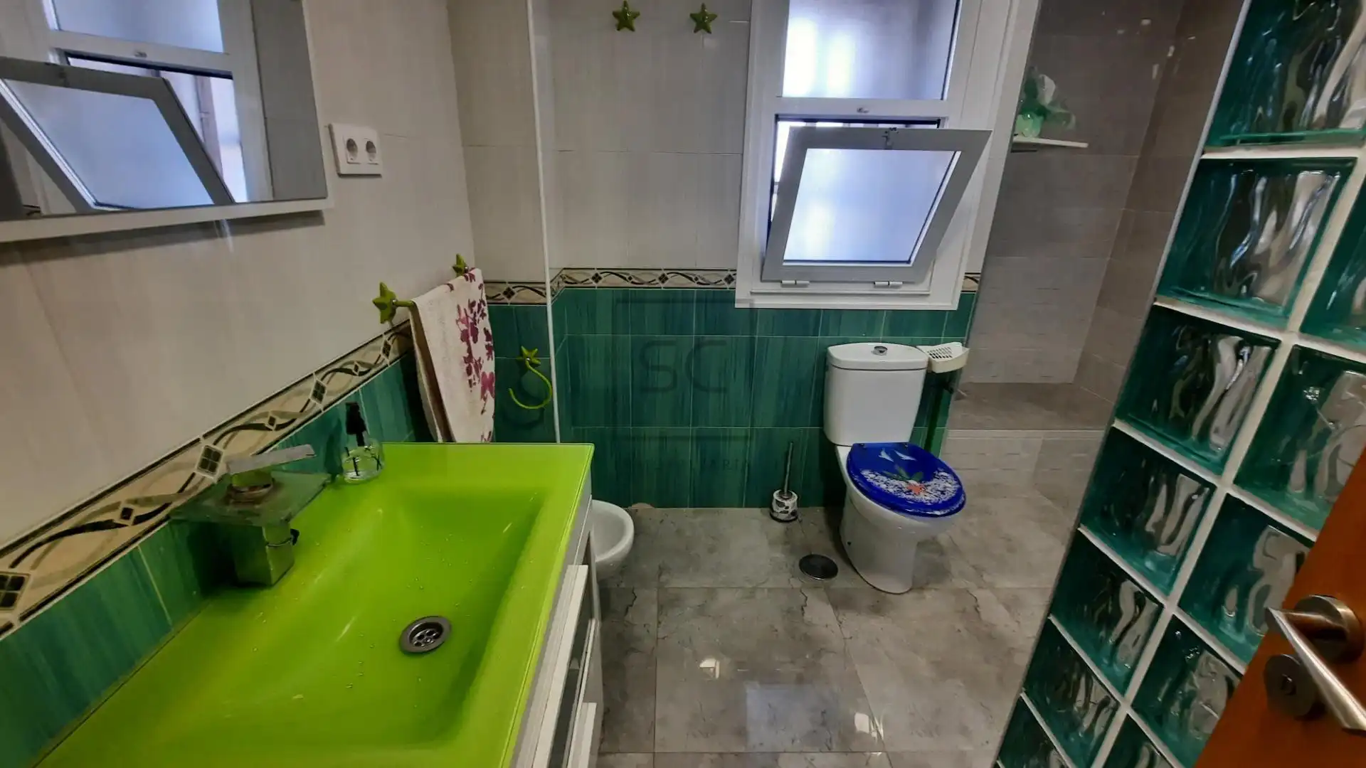 Bathroom of Flat for sale in Narón