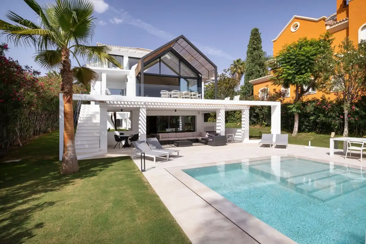 Chalet con piscina en venta en Calle Sirio, imagen 7