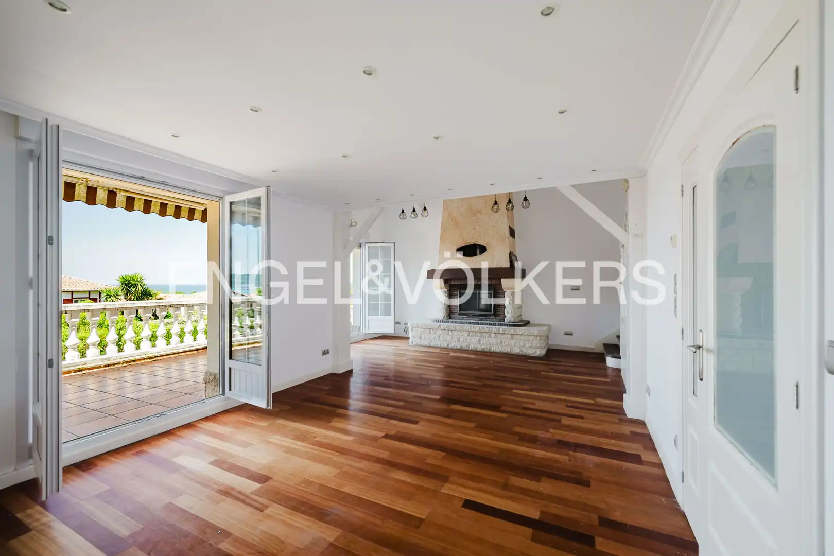 Sala de estar de Finca rústica en venta en Hendaye con Aire acondicionado, Calefacción y Jardín privado