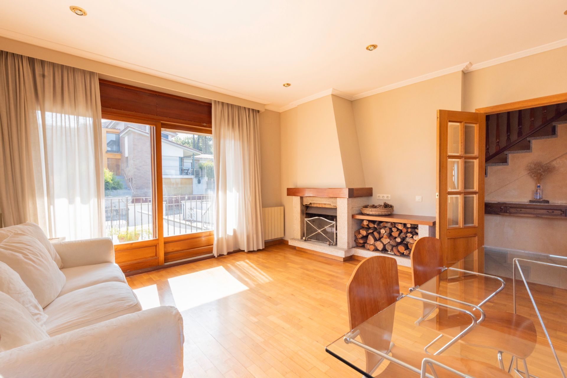 Sala d'estar de Casa adosada de lloguer en Girona Capital amb Aire condicionat, Calefacció i Jardí privat