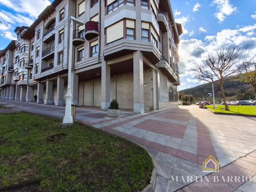 Local comercial en alquiler en Giba Kalea