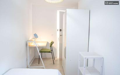 Bedroom of Flat to share in  Madrid Capital  with Air Conditioner and Terrace