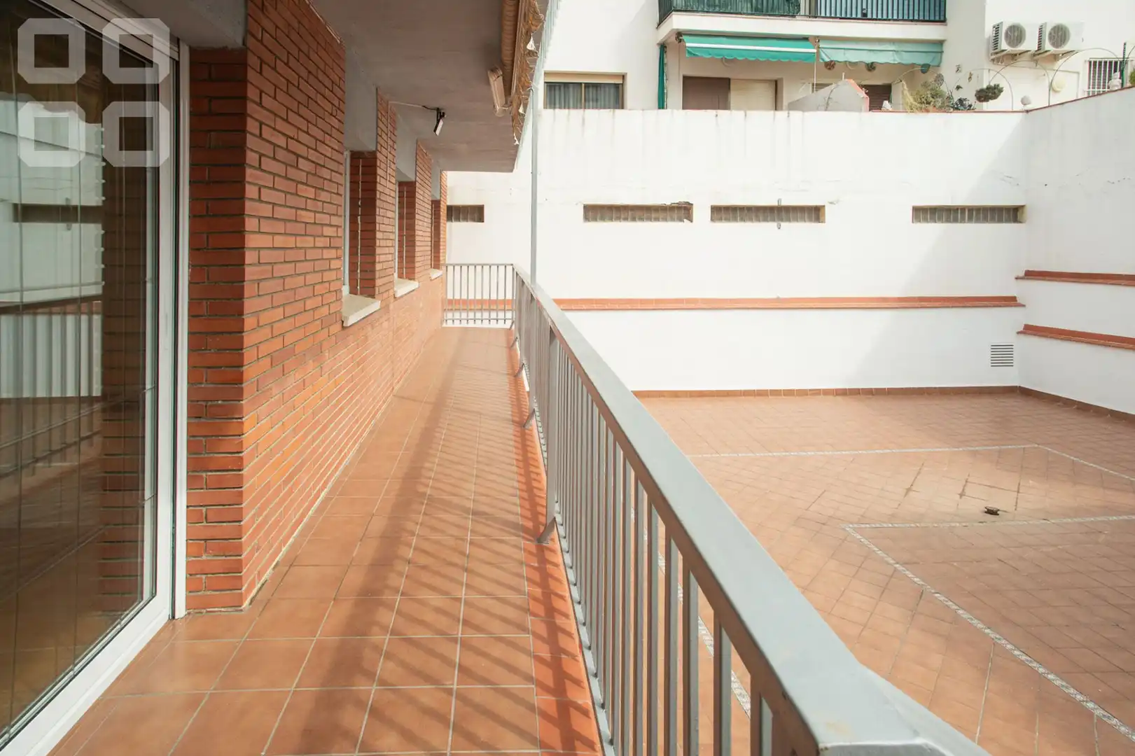 Piso en venta en L'Hospitalet de Llobregat con Parquet, Terraza y Balcón
