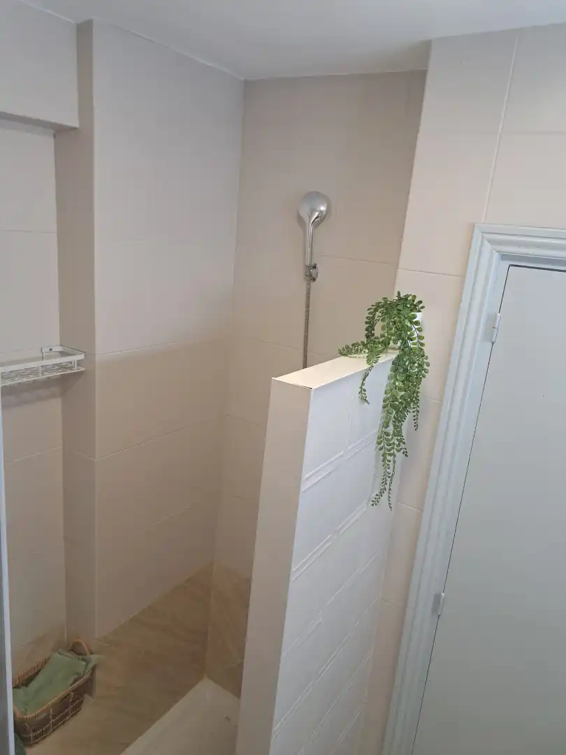Badezimmer von Wohnung zur Miete in Málaga mit Möbliert, Ofen und Waschmaschine