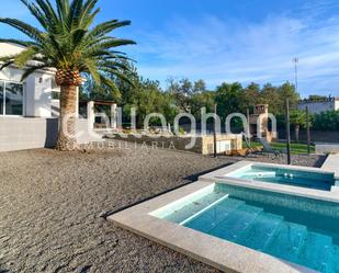 Vista exterior de Casa o xalet en venda en Sagunto / Sagunt amb Aire condicionat, Calefacció i Jardí privat