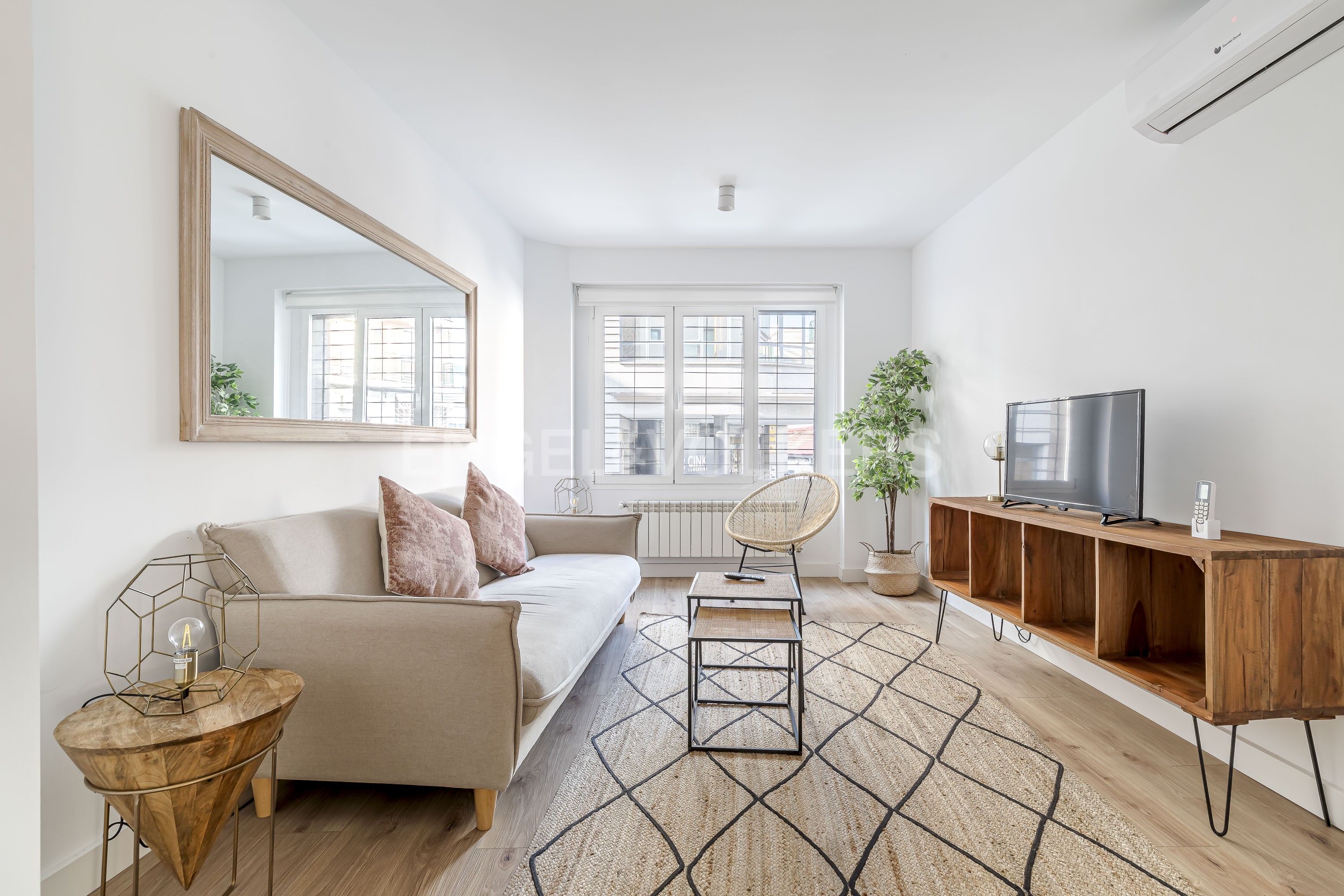 Living room of Apartment to rent in  Madrid Capital  with Air Conditioner, Heating and Furnished
