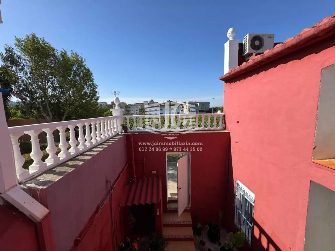 Vista exterior de Casa o xalet en venda en Tortosa amb Aire condicionat, Jardí privat i Parquet