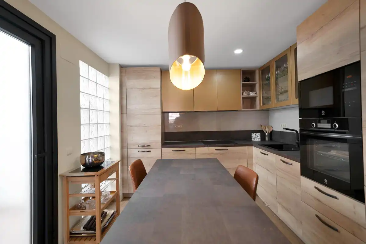 Cocina de Casa adosada en venta en Fuengirola con Aire acondicionado, Calefacción y Jardín privado