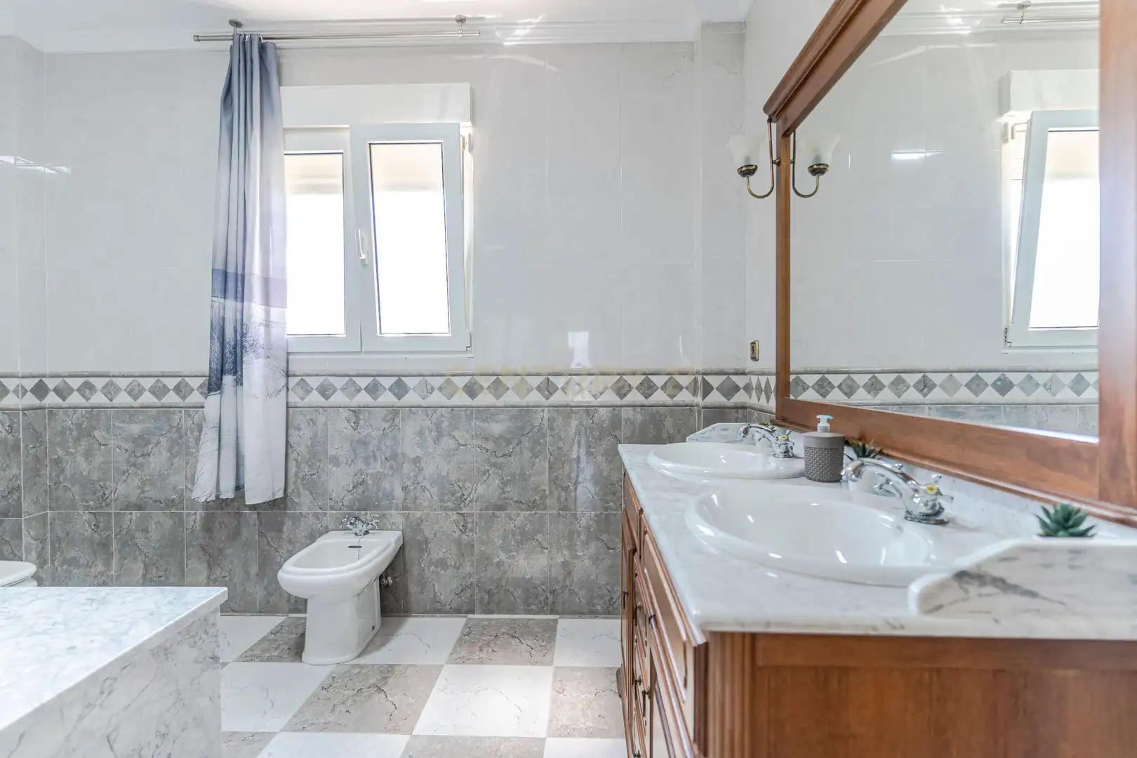 Baño de Casa o chalet en venta en Las Gabias con Jardín privado, Trastero y Piscina