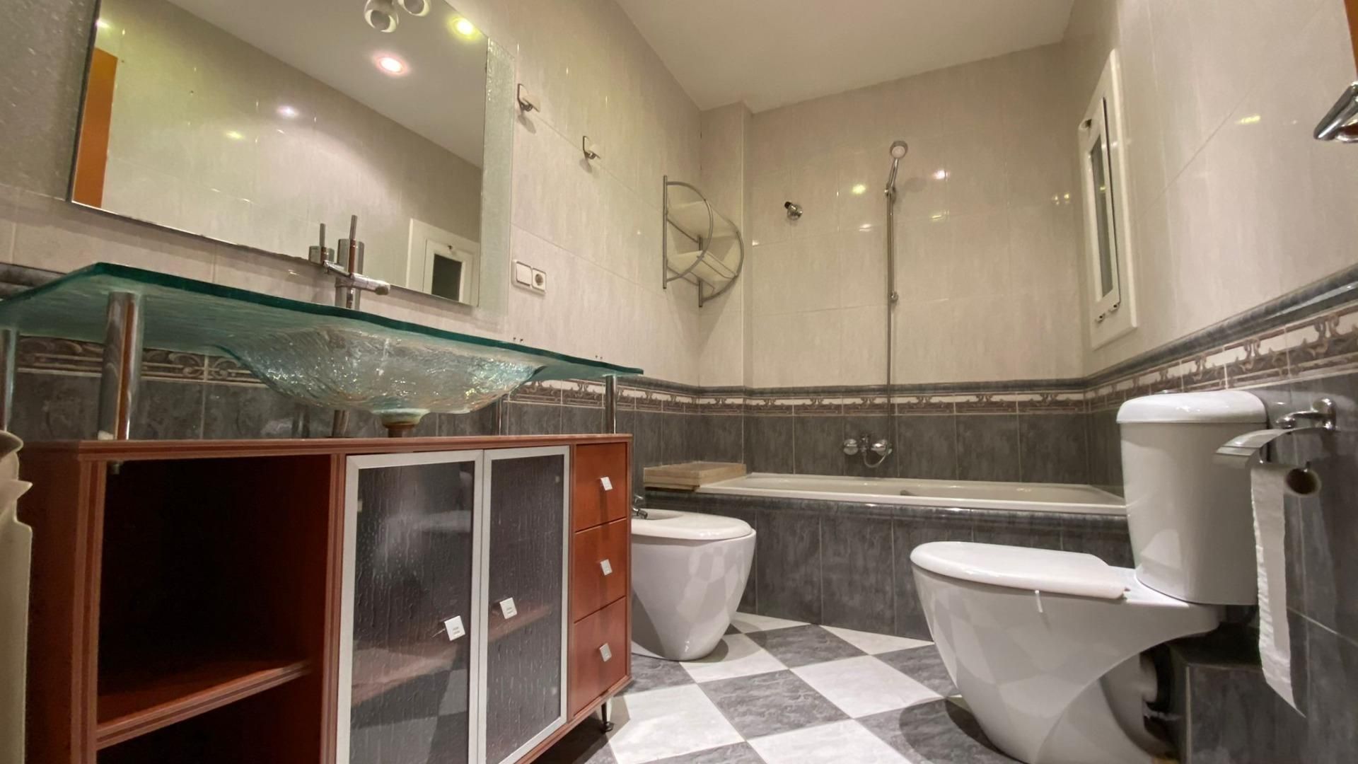 Bathroom of Flat for sale in Manresa