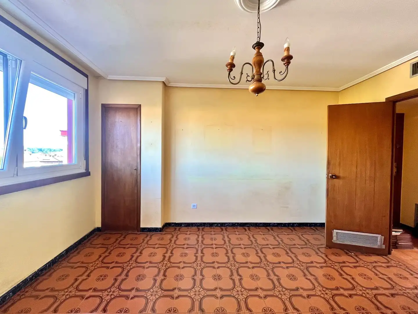 Wohnzimmer von Wohnung zum Verkauf in Oleiros mit Heizung