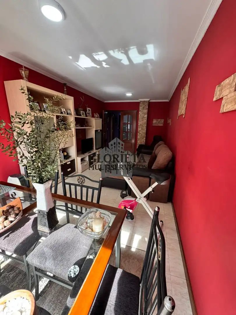 Sala d'estar de Pis en venda en Ponteareas amb Calefacció, Parquet i Moblat