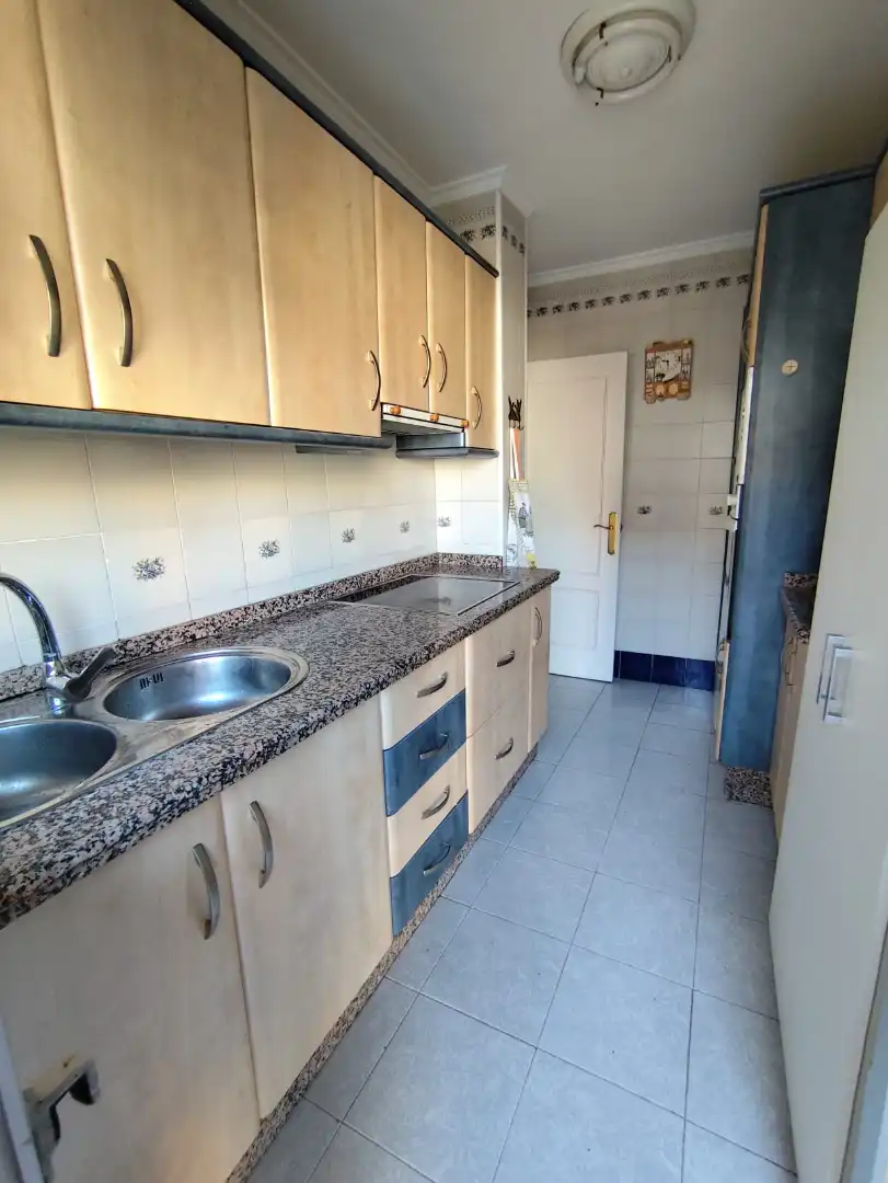 Room in Calle Virgen de la Consolación, Angustias - Chana - Encina