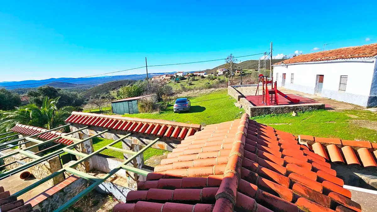 Vista exterior de Casa o xalet en venda en Almonaster la Real amb Jardí privat, Terrassa i Traster