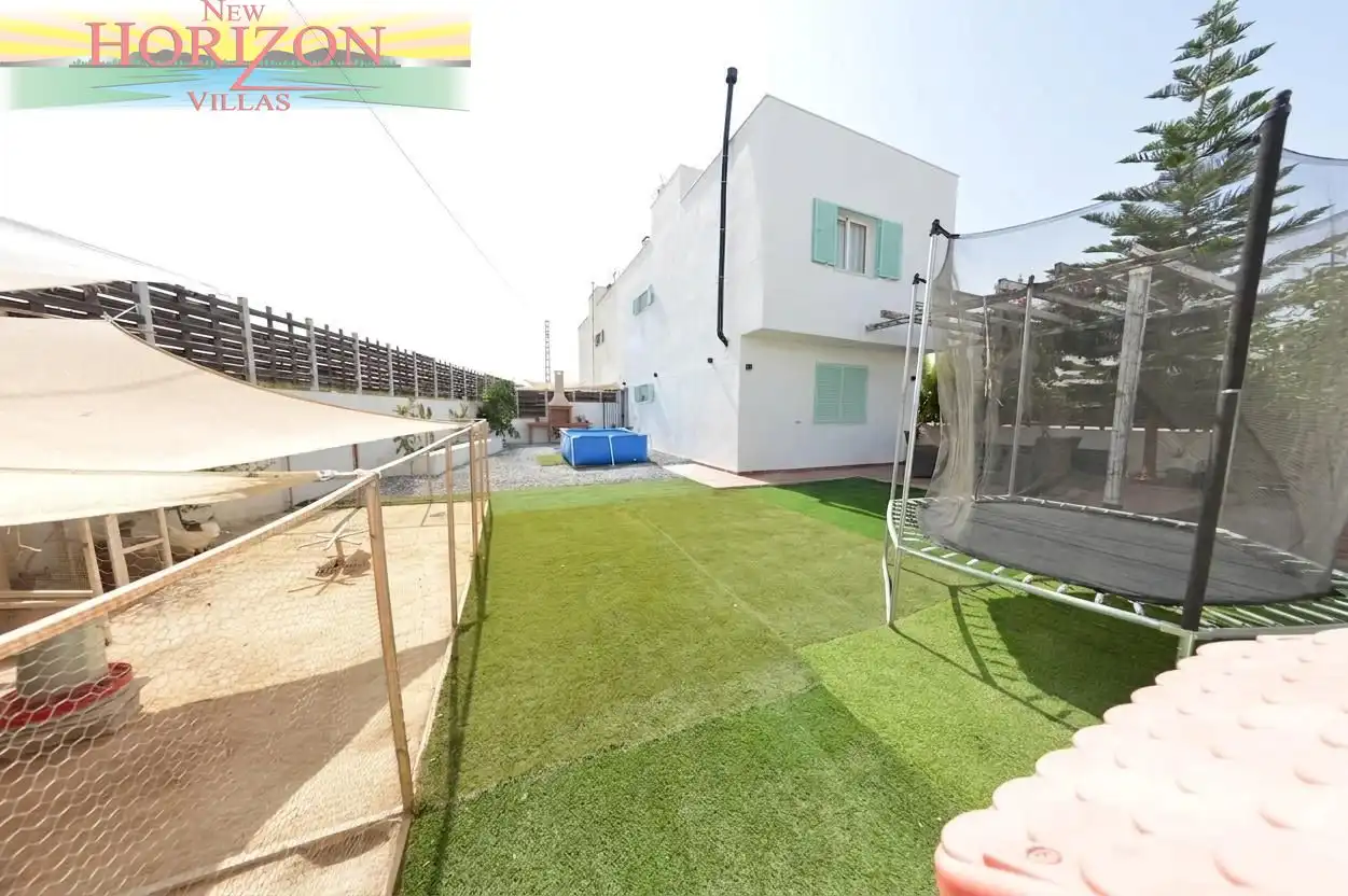 Casa con jardín en venta en Zurgena, imagen 2