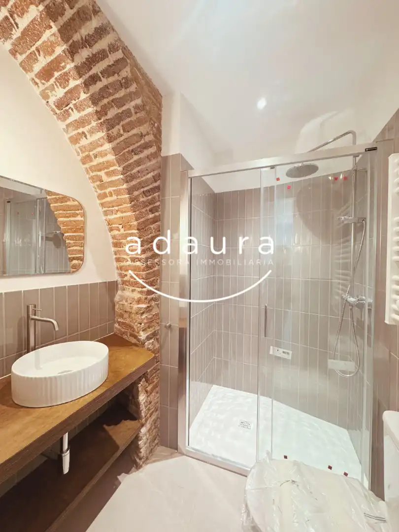 Bathroom of Ground floor for rent in Mataró  with Air Conditioner, Heating and Oven