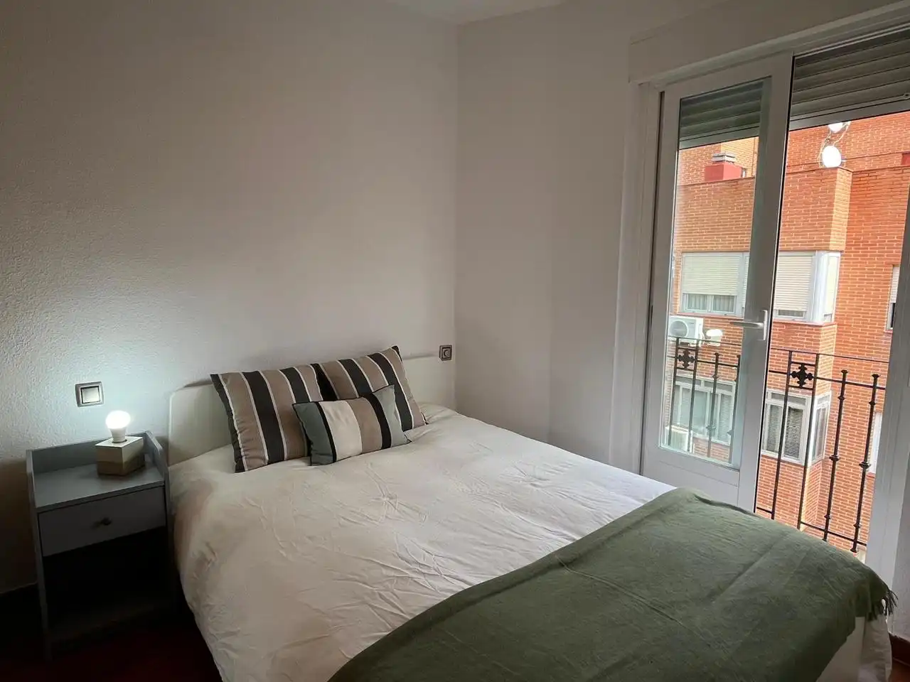 Bedroom of Flat for sale in Madrid