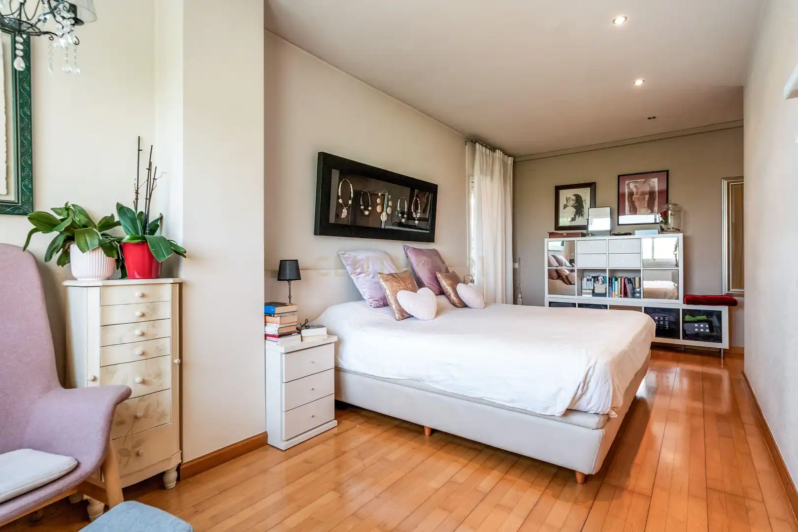 Dormitori de Apartament en venda en Sant Joan Despí amb Aire condicionat i Piscina comunitària