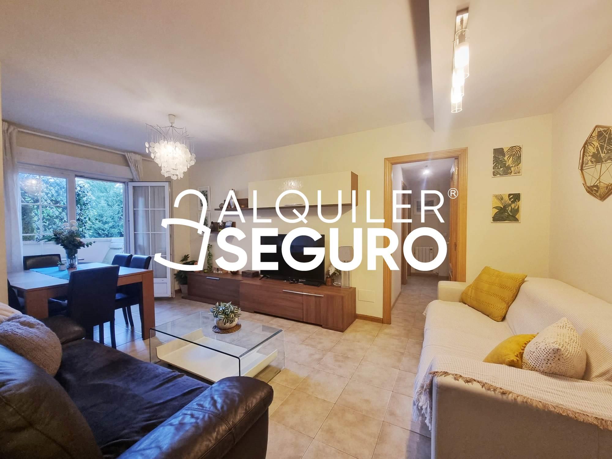 Sala de estar de Piso de alquiler en Manzanares El Real con Calefacción, Terraza y Amueblado