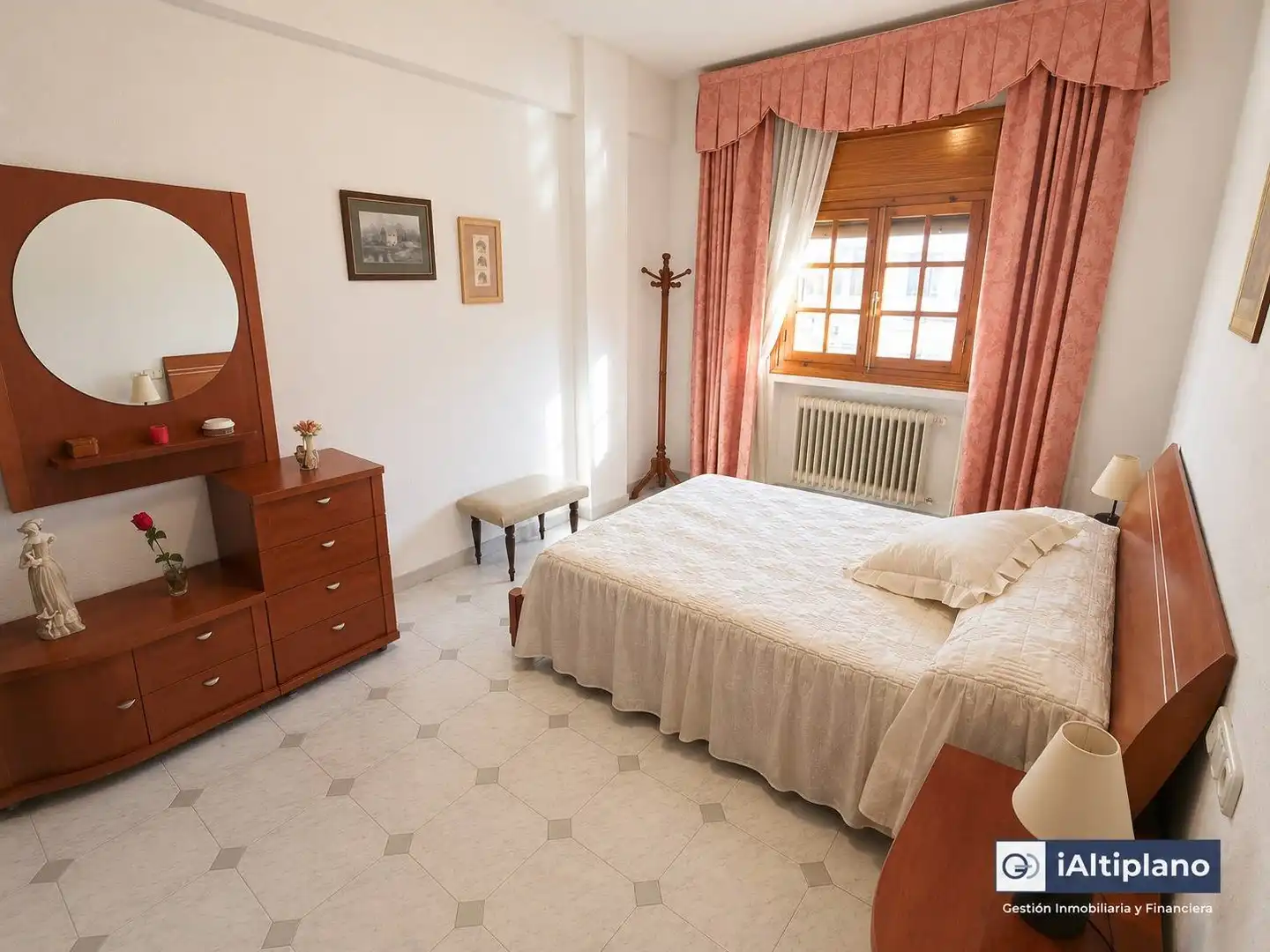 Habitación de Piso en venta en Baza con Calefacción, Terraza y Trastero
