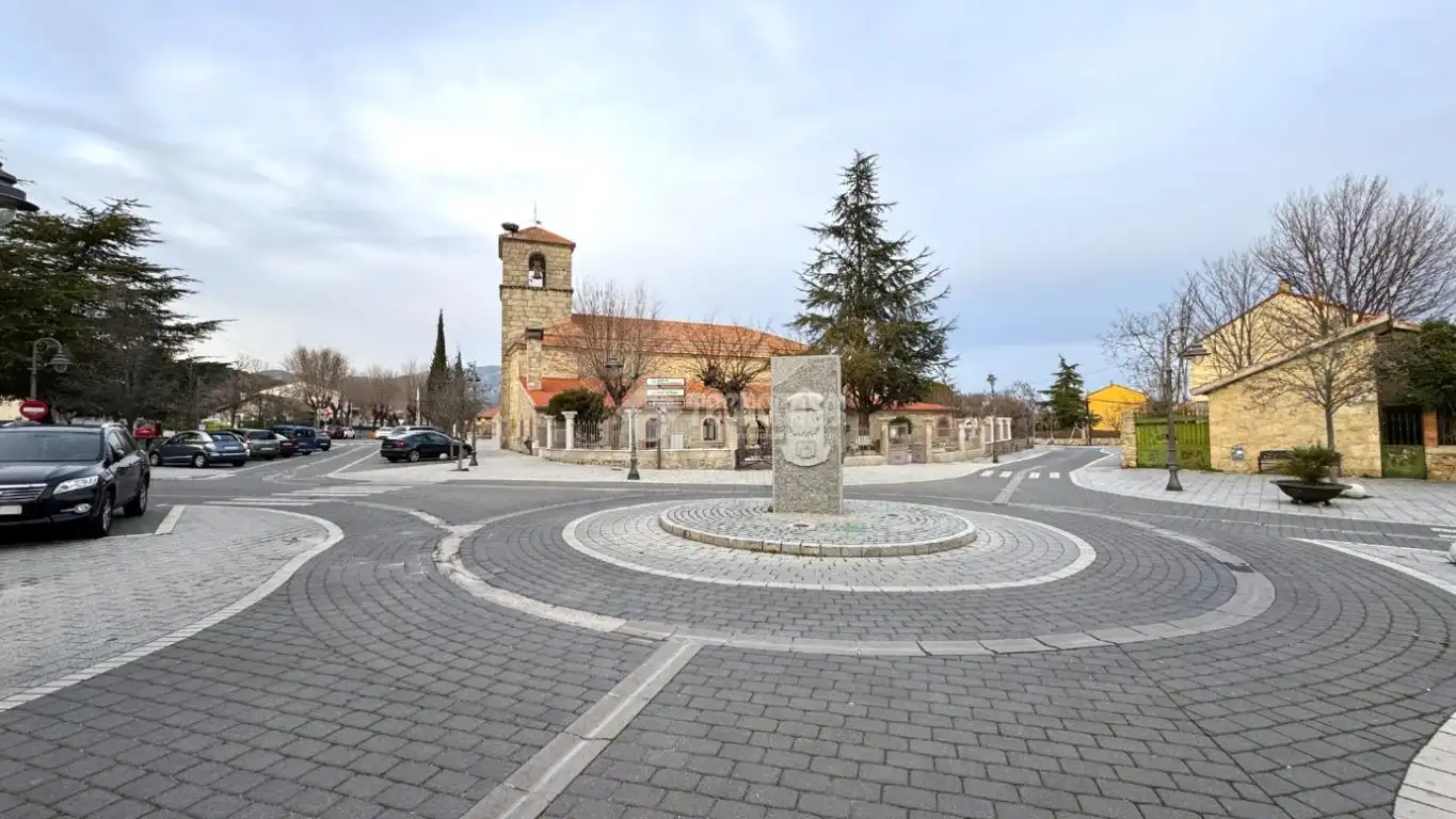 Vista exterior de Casa adosada en venda en Moralzarzal amb Calefacció, Terrassa i Piscina comunitària