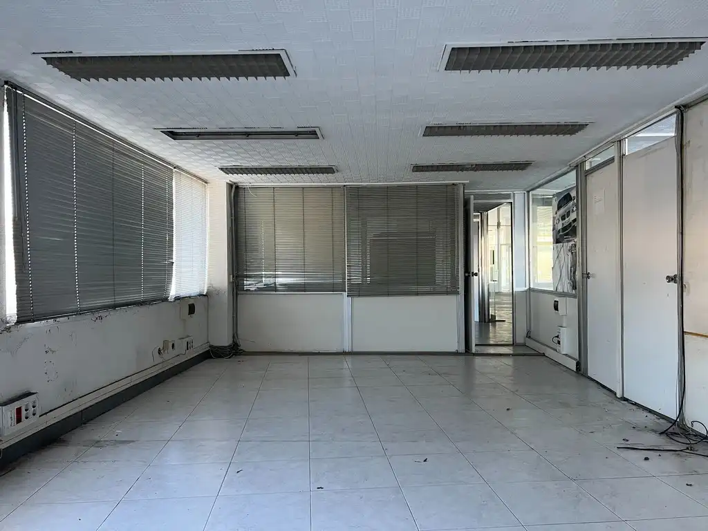 Nave industrial de alquiler en Oleiros con Calefacción