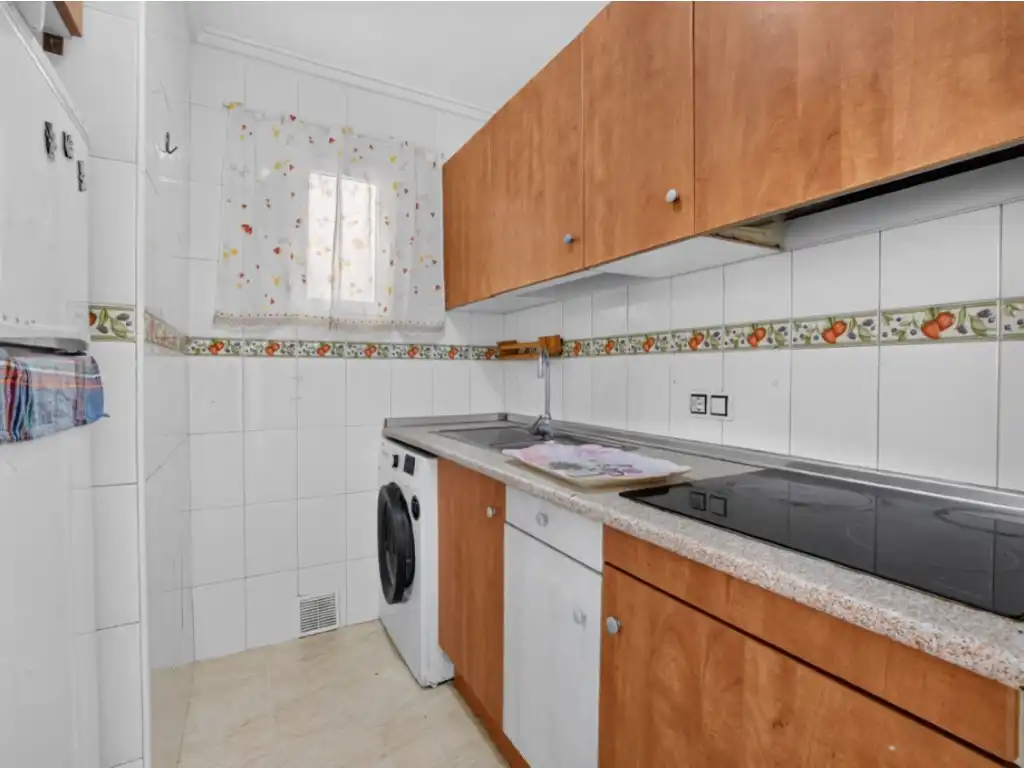 Cuina de Apartament en venda en Torrevieja amb Piscina comunitària