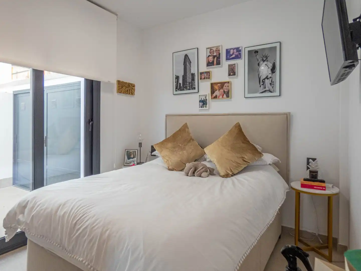 Dormitori de Apartament en venda en Guardamar del Segura amb Terrassa i Alarma