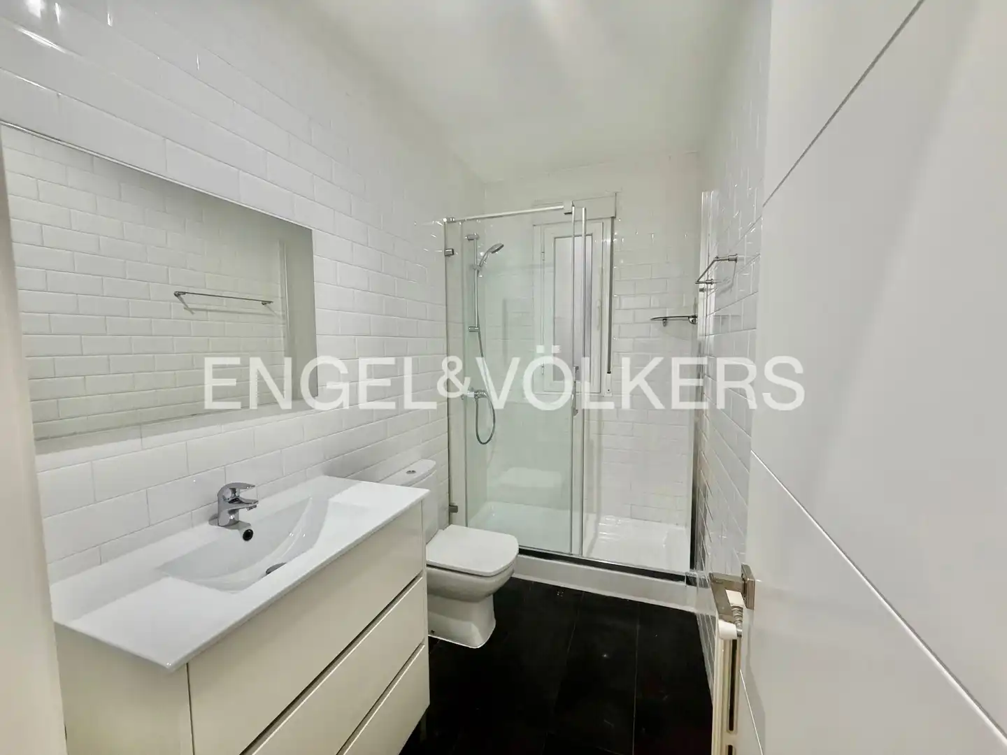 Badezimmer von Wohnung zur Miete in Madrid mit Heizung, Möbliert und Balkon